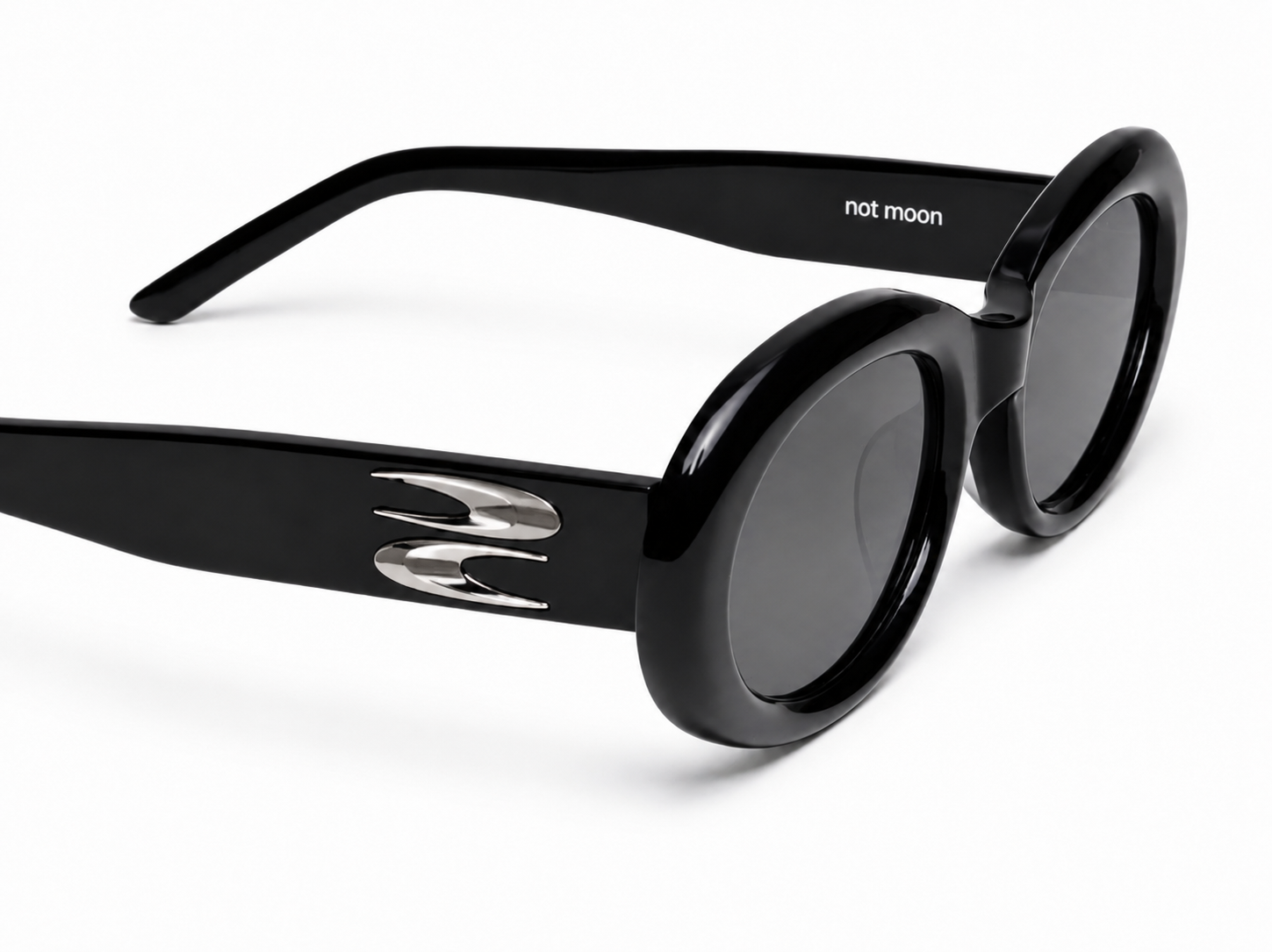not moon(black)